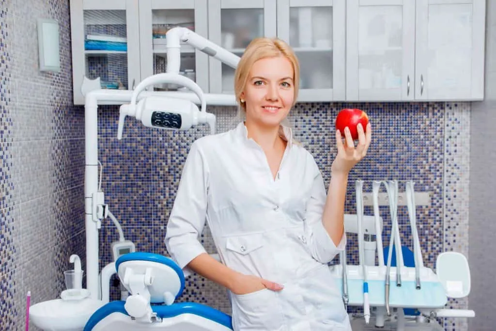 Mycie zębów z aparatem ortodontycznym